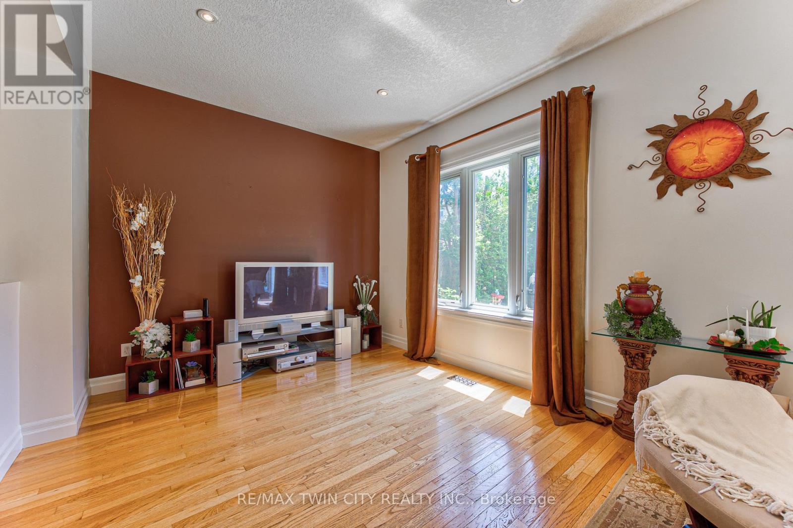 87 STEEPLERIDGE STREET - 21