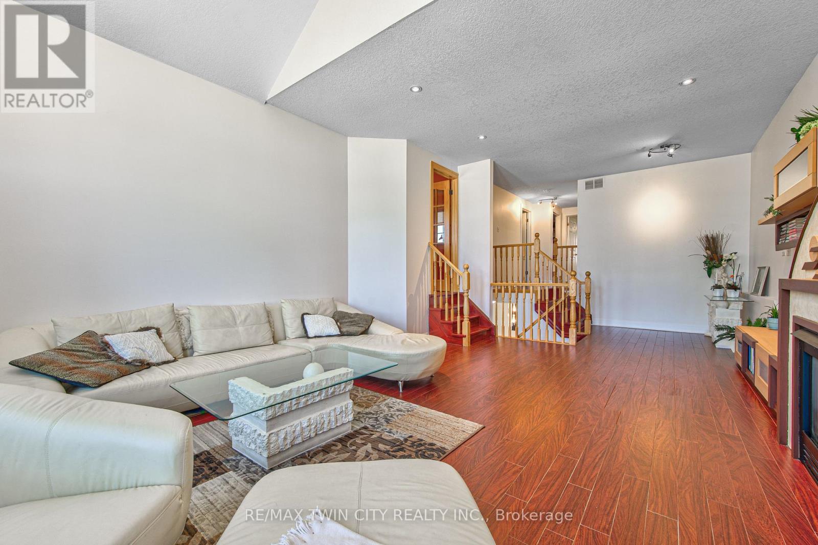 87 STEEPLERIDGE STREET - 31