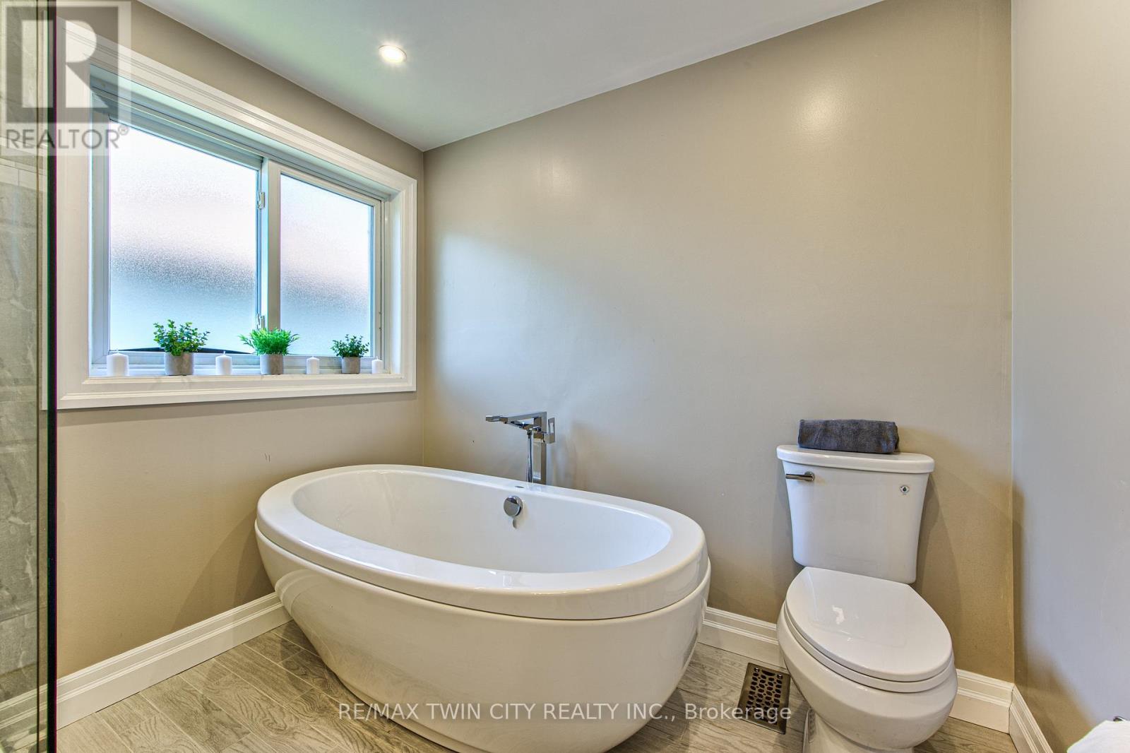 87 STEEPLERIDGE STREET - 36