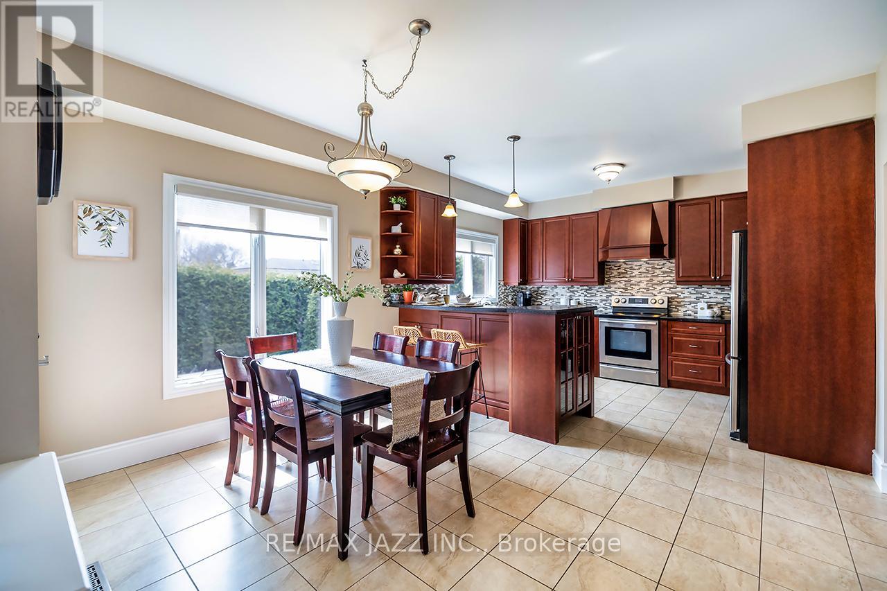 892 BARBADOS STREET - 12