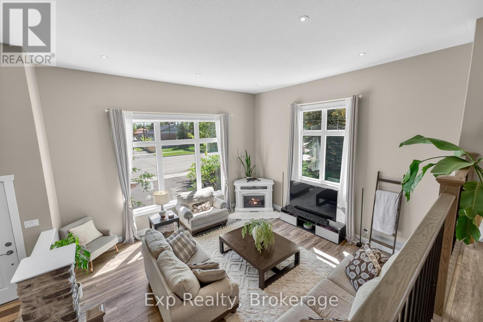 564 SIDNEY STREET - 9