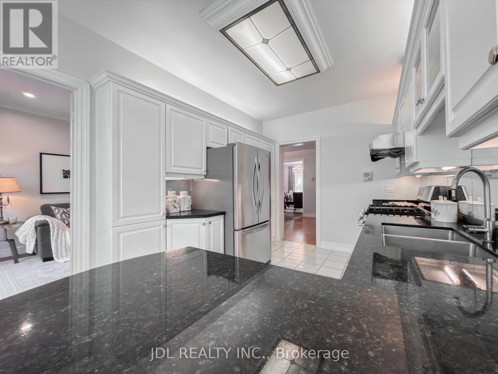 369 KENNETH AVENUE - 18