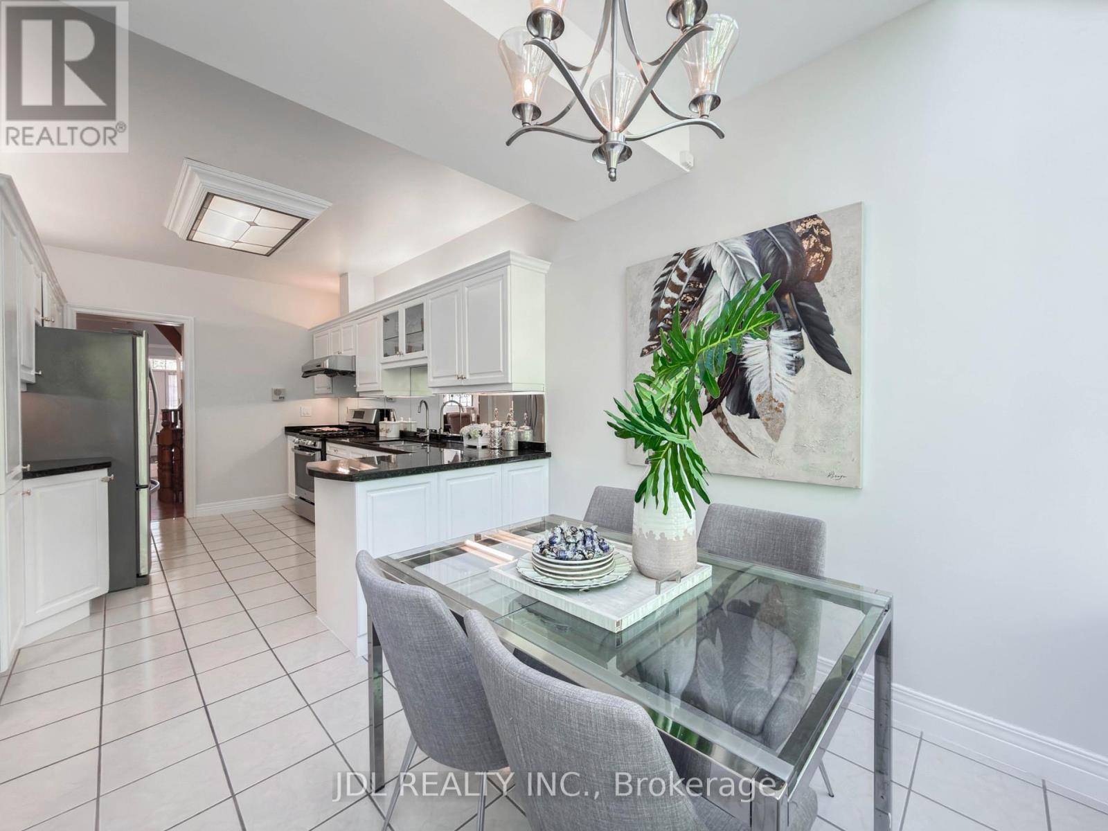 369 KENNETH AVENUE - 23