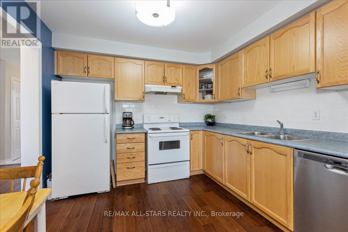 32 LANCASTER COURT - 10