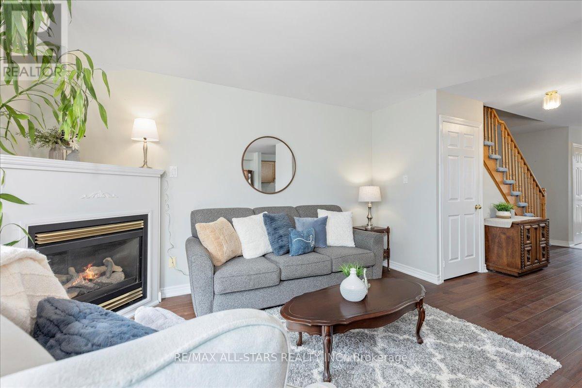 32 LANCASTER COURT - 14