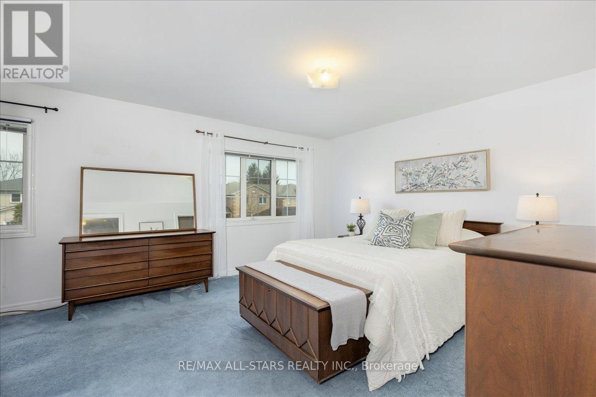 32 LANCASTER COURT - 15