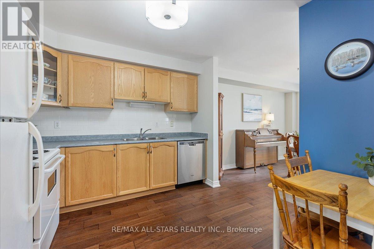 32 LANCASTER COURT - 9