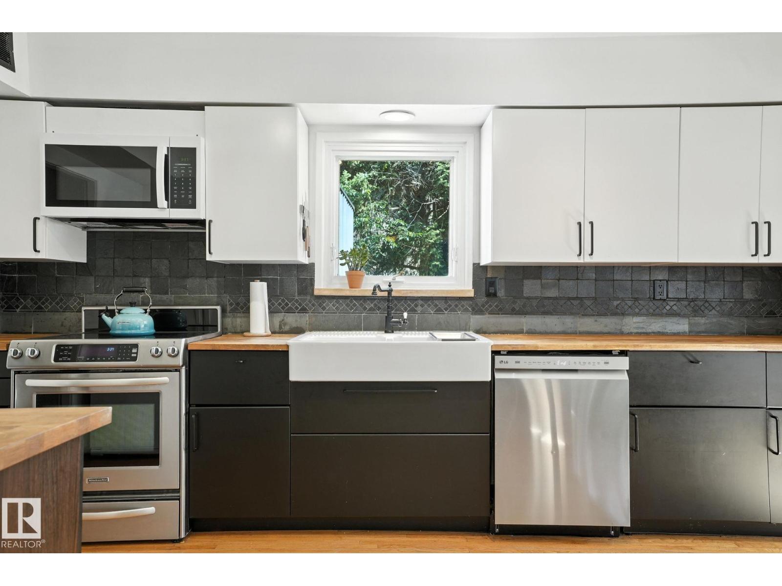 5406 110 ST NW - 11