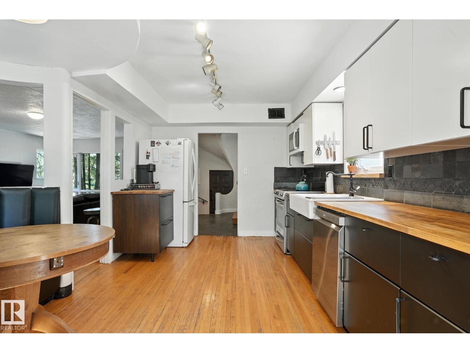 5406 110 ST NW - 12