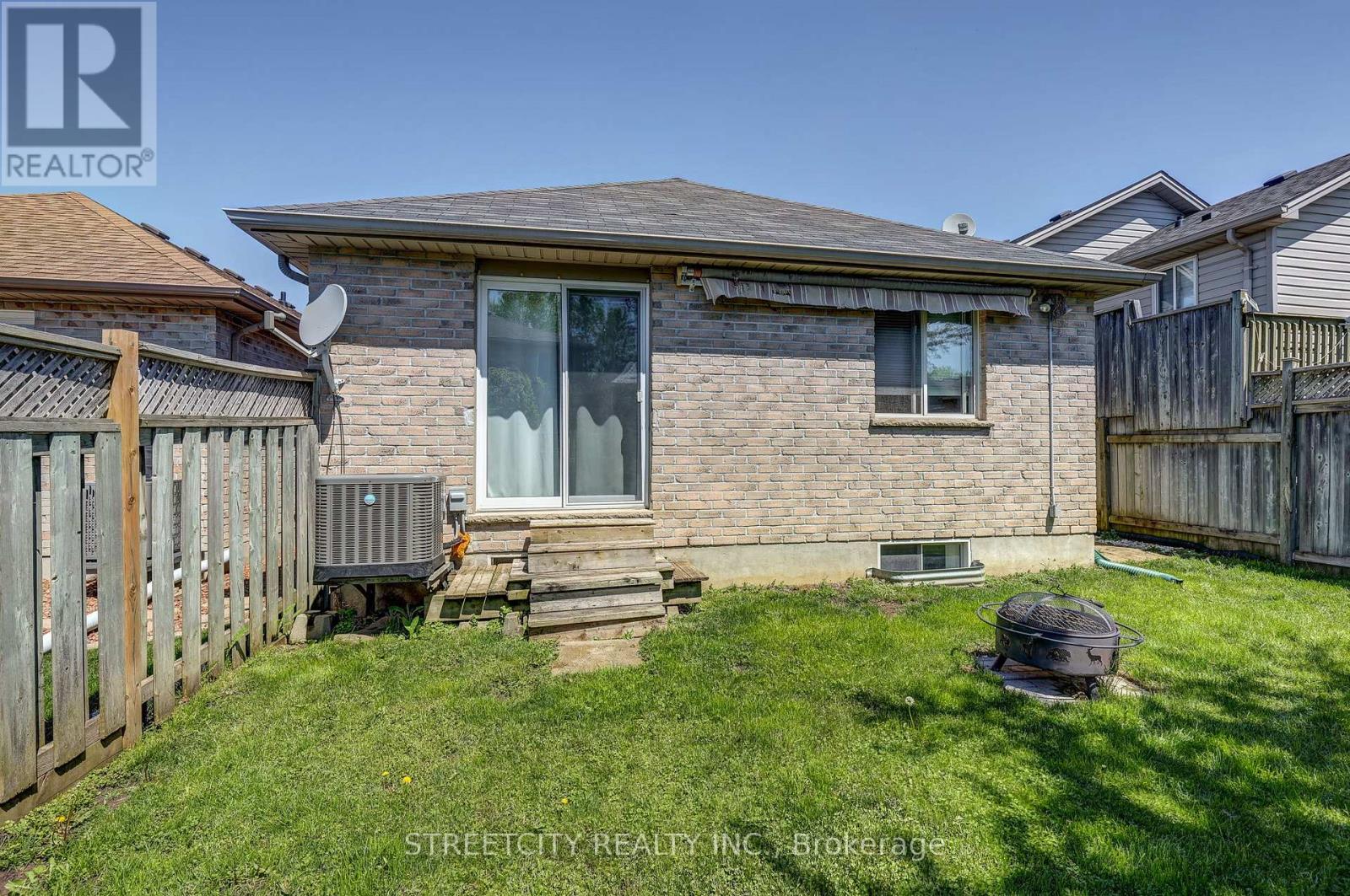 247 EXMOUTH CIRCLE - 26