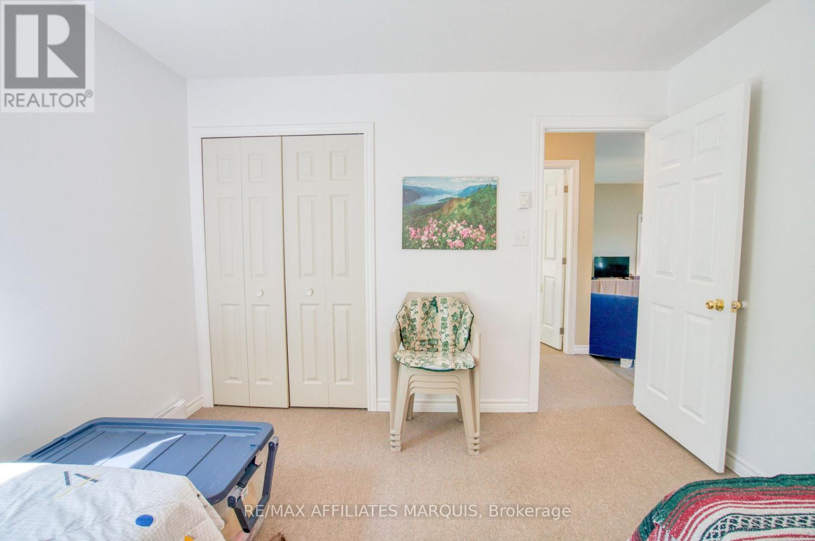 4 WARNER LANE - 17
