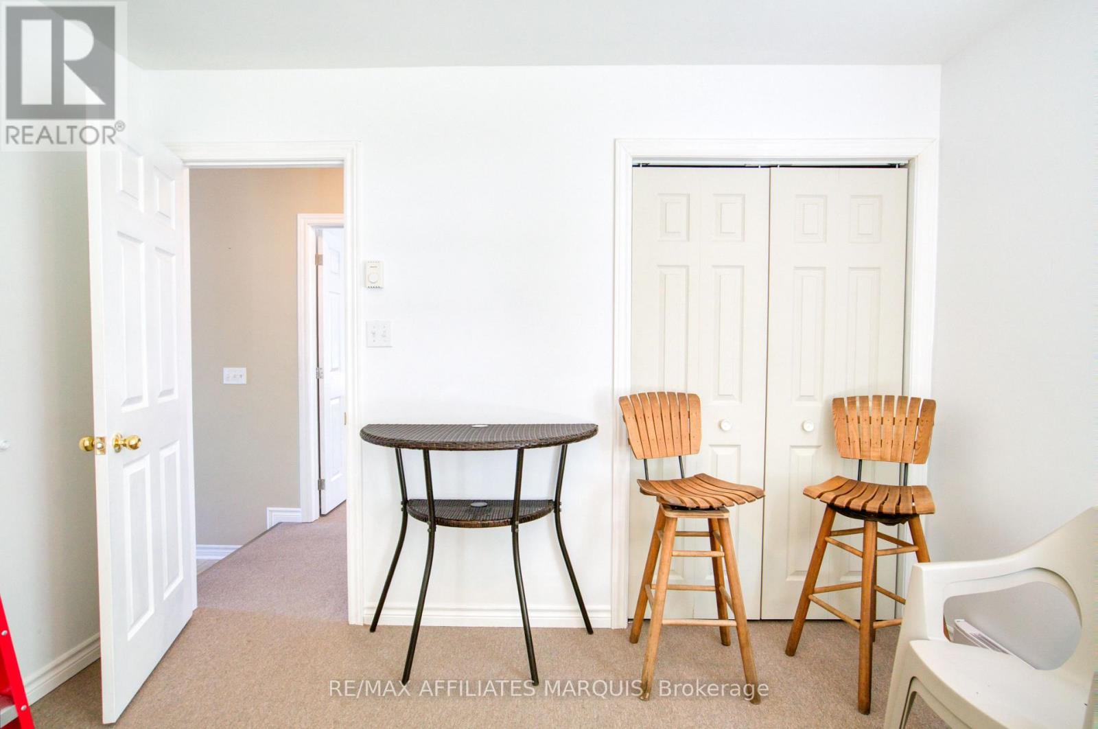 4 WARNER LANE - 19
