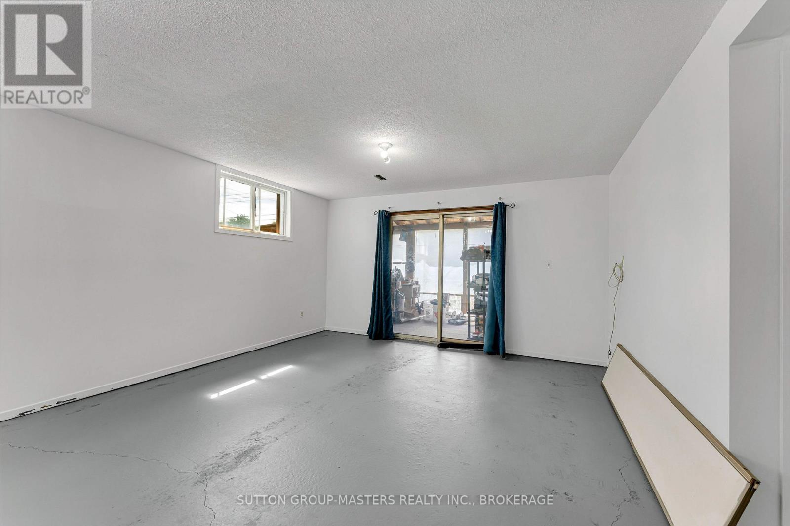 150 DAUPHIN AVENUE - 22