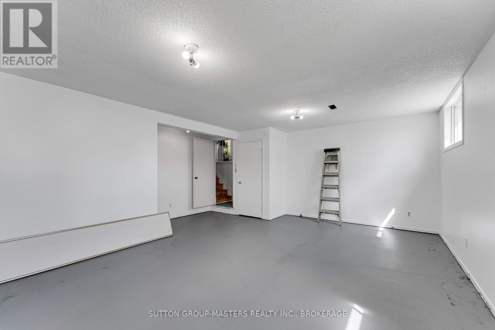 150 DAUPHIN AVENUE - 24