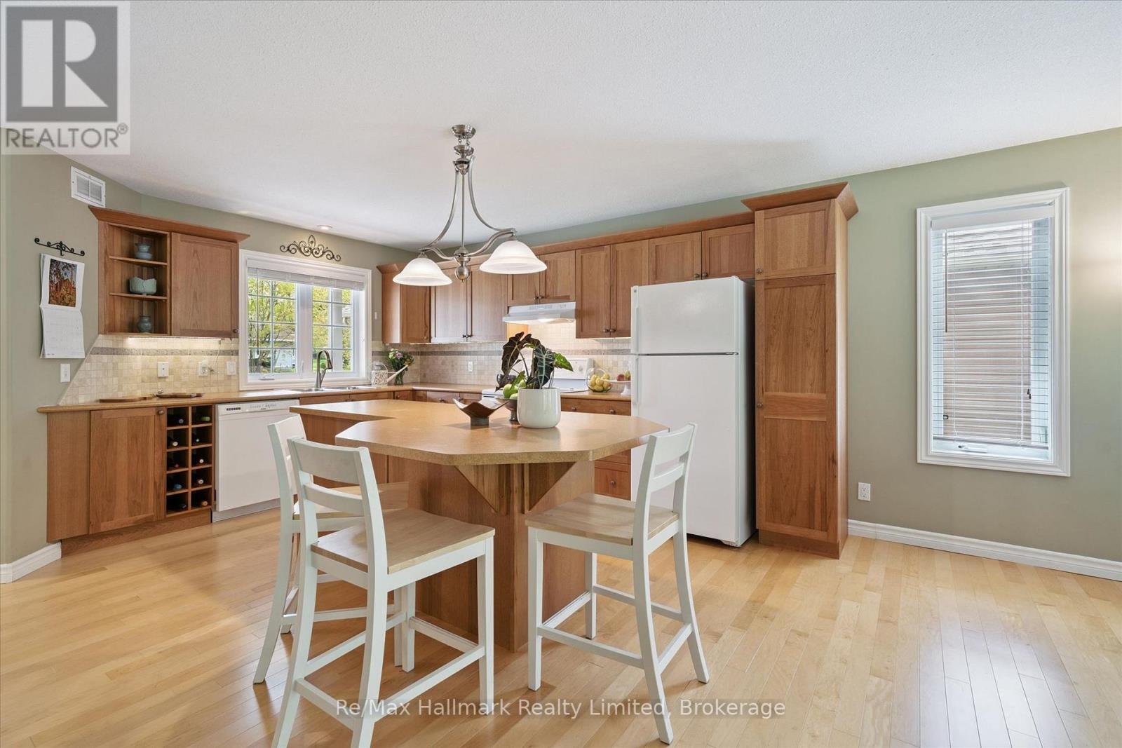 7 STONEHENGE COURT - 16
