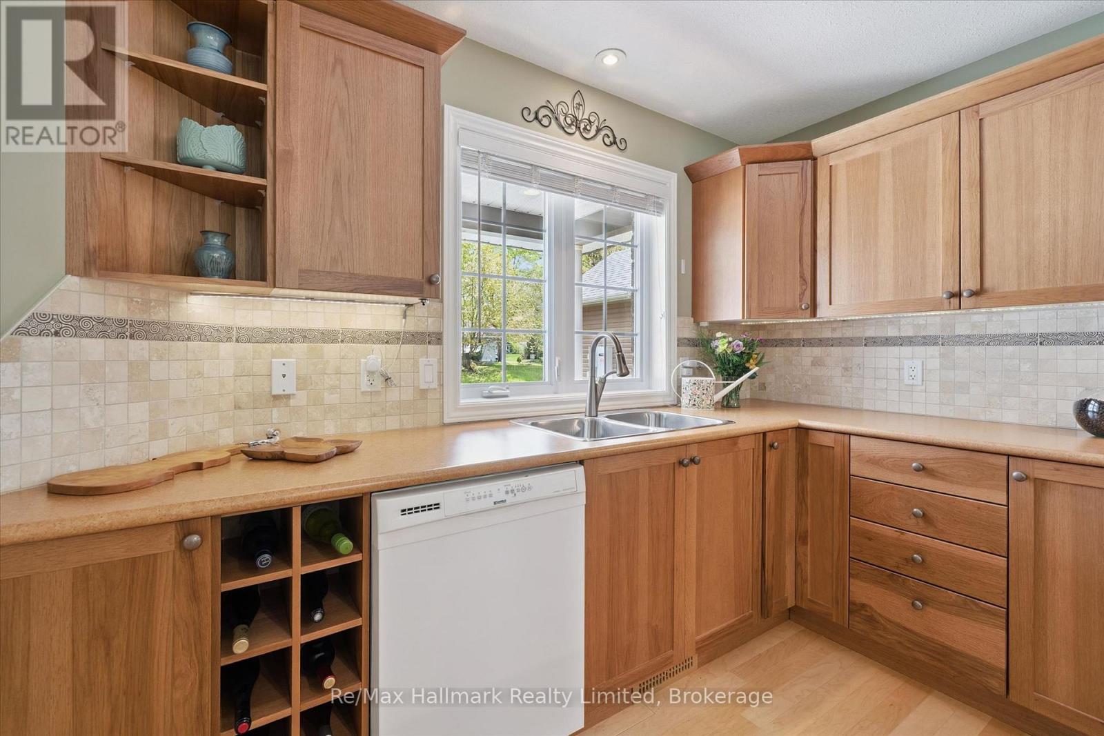 7 STONEHENGE COURT - 18