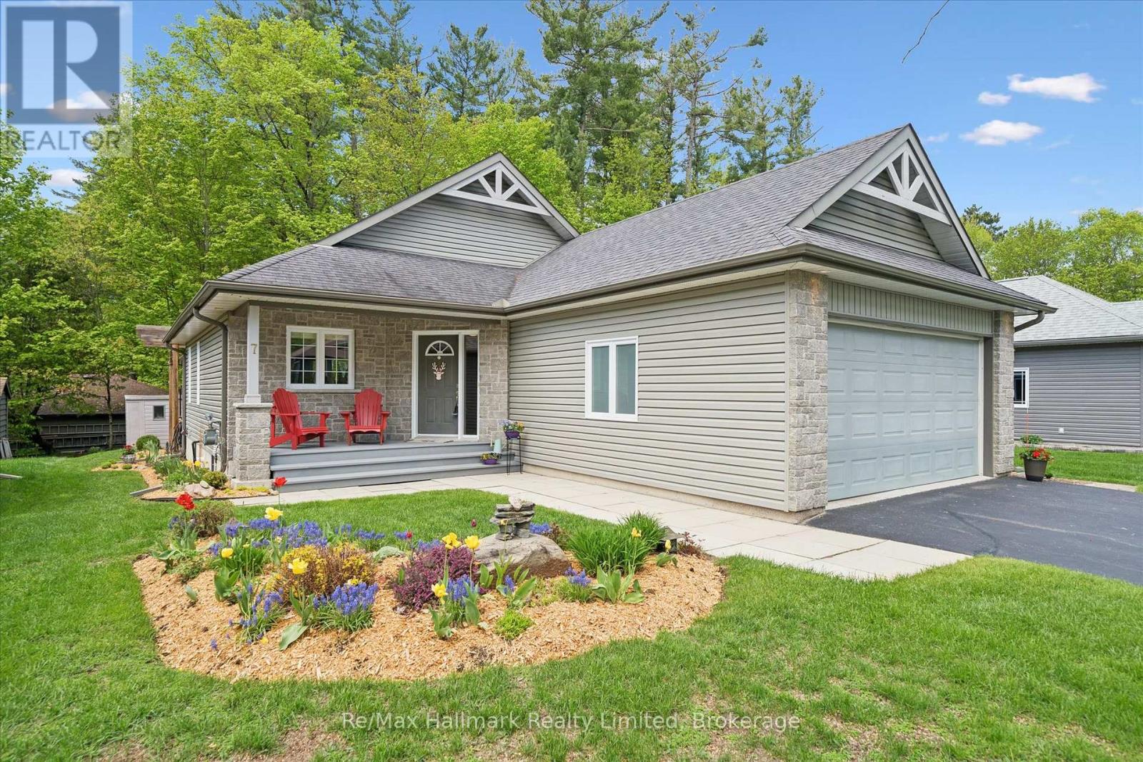7 STONEHENGE COURT - 42