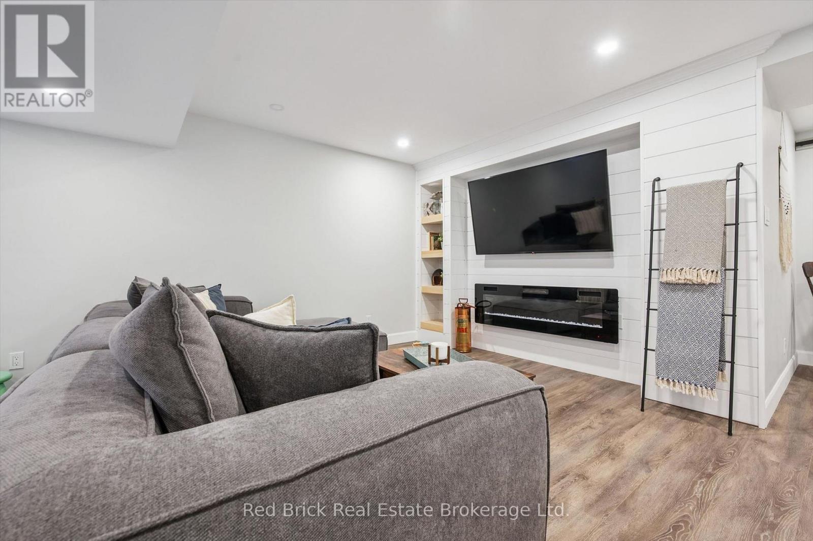 28 DAVISON DRIVE - 27