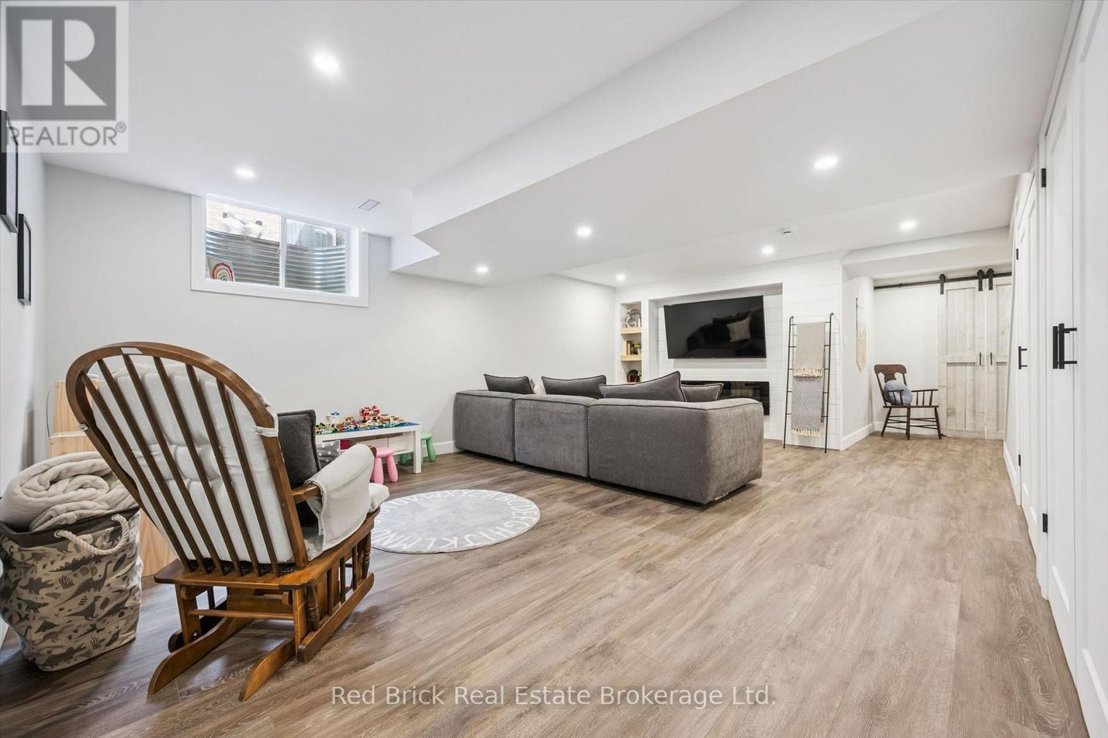 28 DAVISON DRIVE - 31