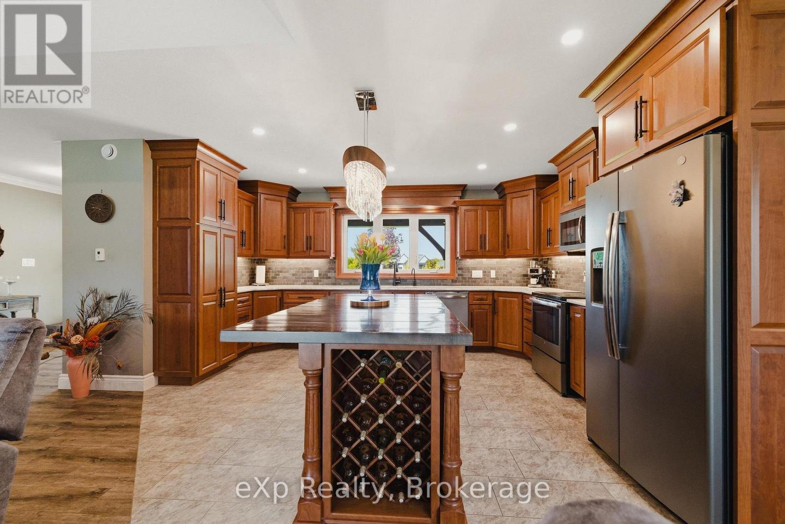 100 HARRIS CRESCENT - Image 18