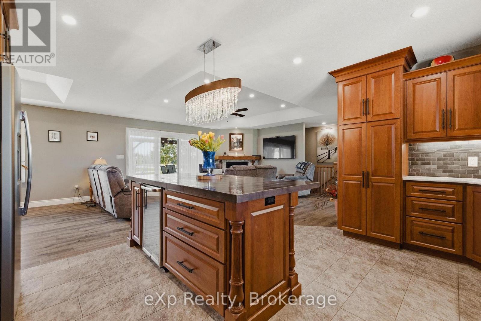 100 HARRIS CRESCENT - Image 19