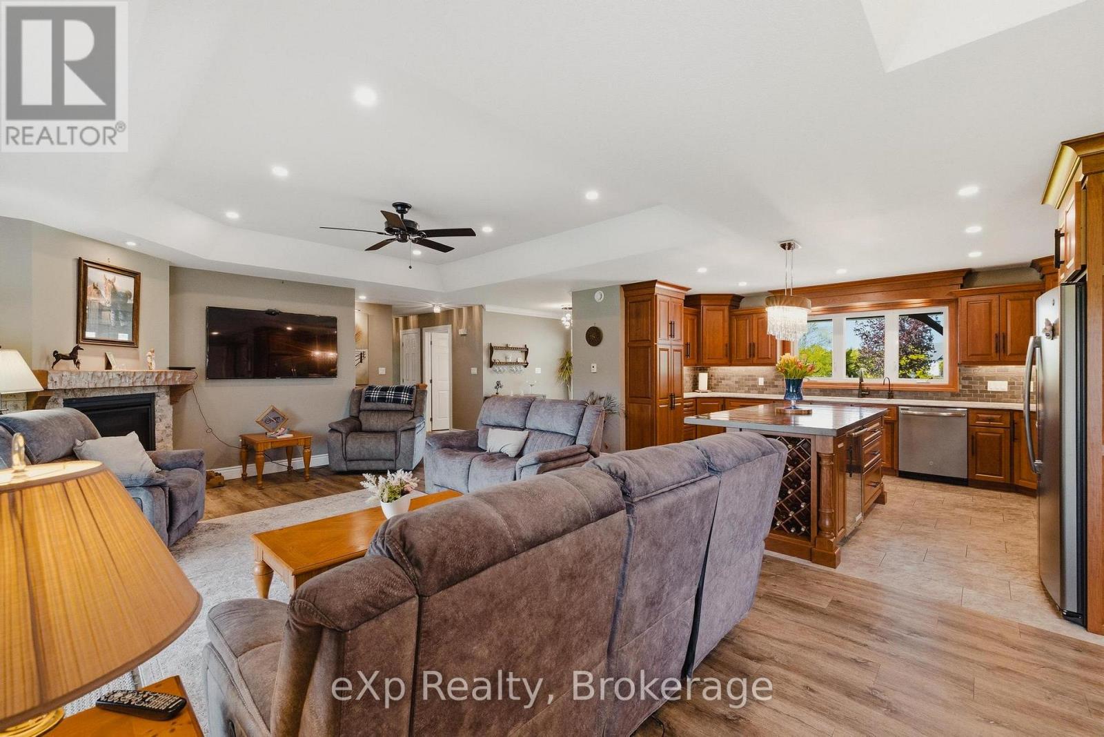 100 HARRIS CRESCENT - Image 20