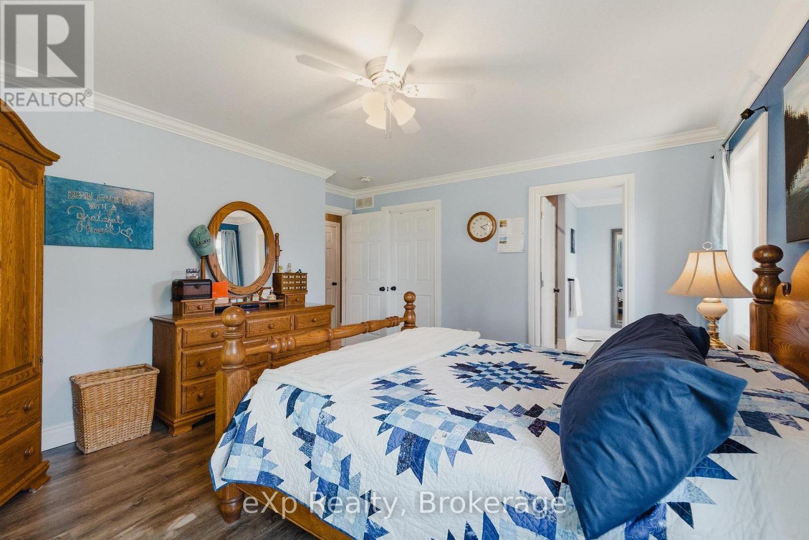 100 HARRIS CRESCENT - Image 24