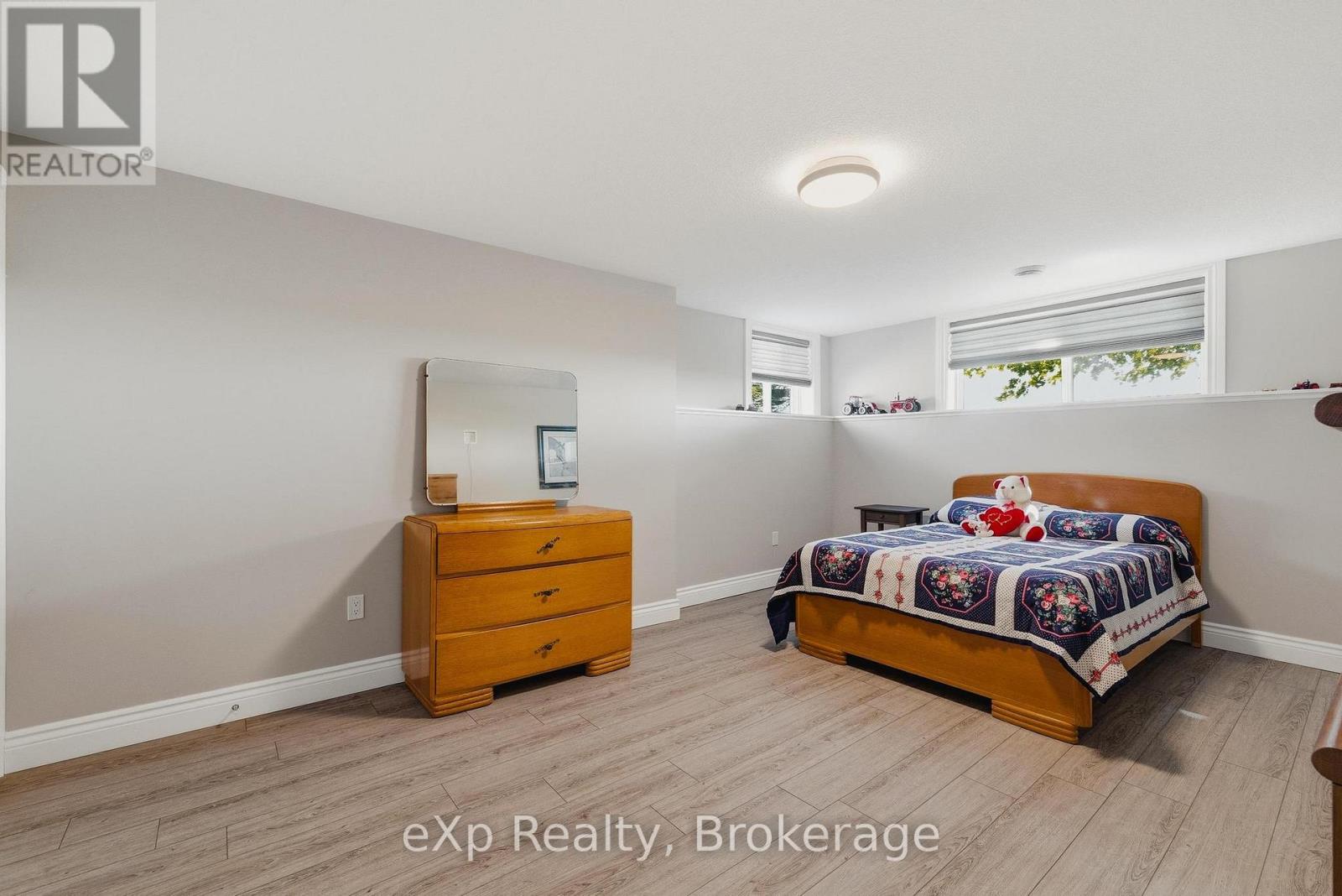 100 HARRIS CRESCENT - Image 34
