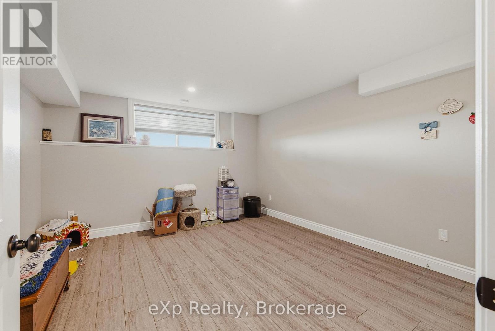 100 HARRIS CRESCENT - Image 35