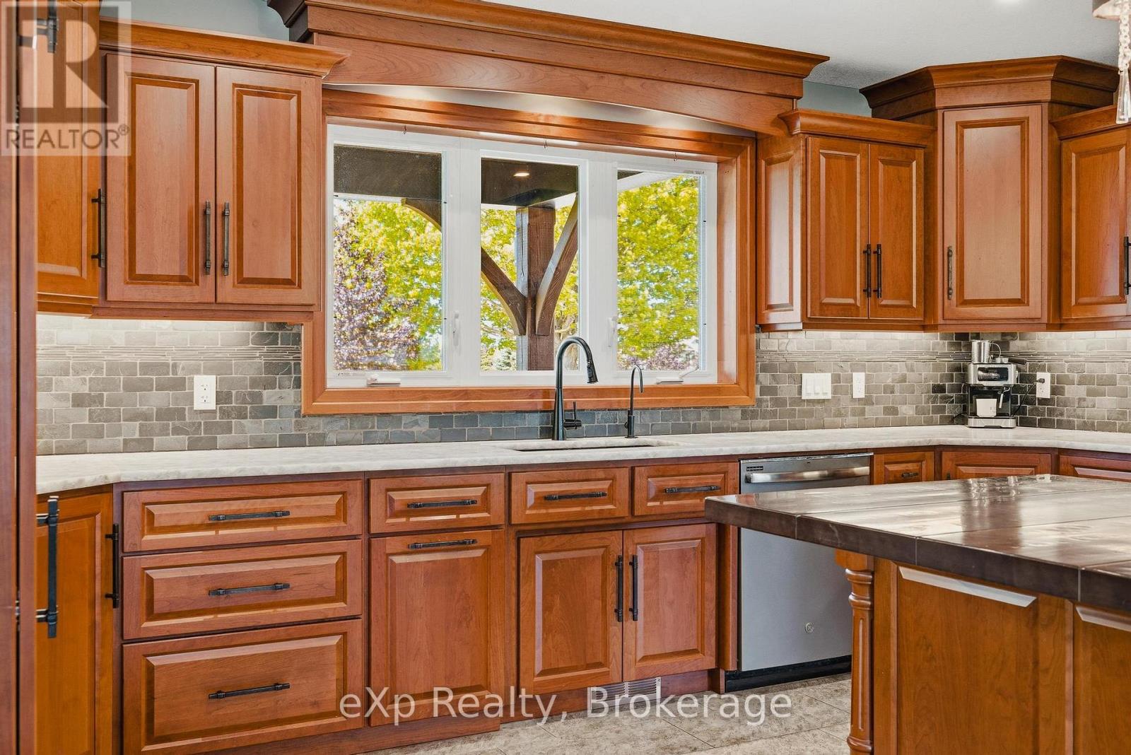 100 HARRIS CRESCENT - Image 8