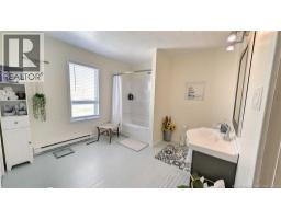 Sunroom - 216 Boul. Saint-pierre O, Caraquet, NB E1W1A5 Photo 10