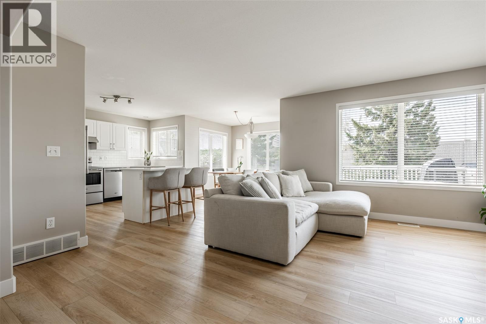 451 Buckwold COVE - 3