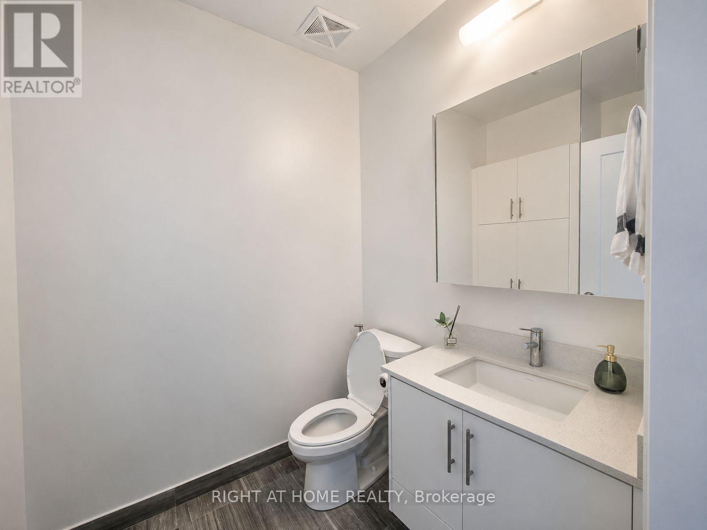 #PH12 95 ONEIDA CRESCENT - 14
