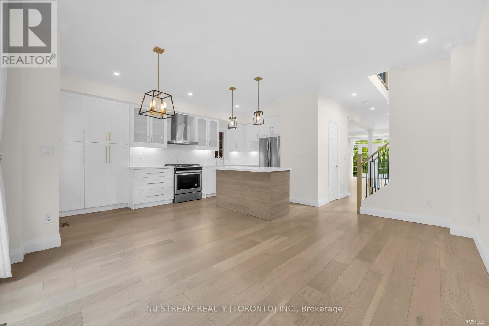 36 CRISPIN COURT - 12