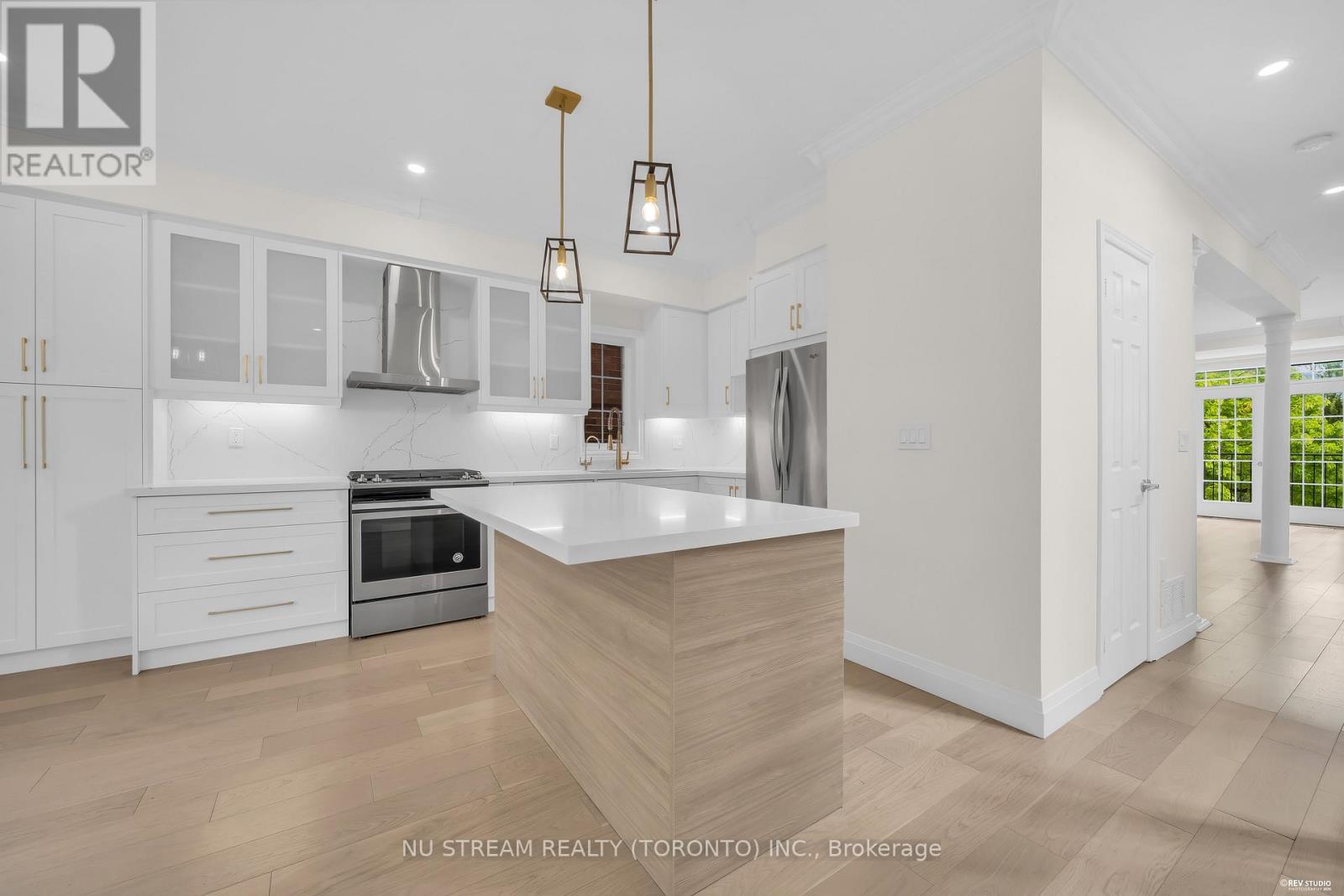 36 CRISPIN COURT - 13