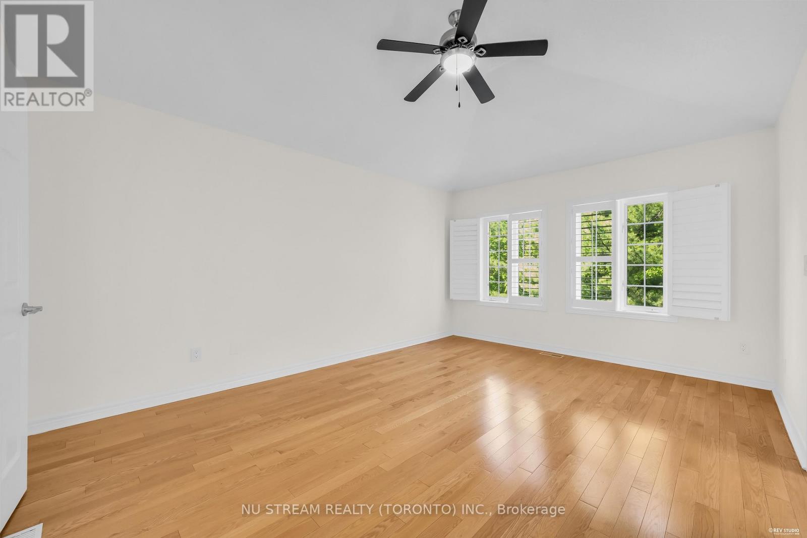 36 CRISPIN COURT - 18