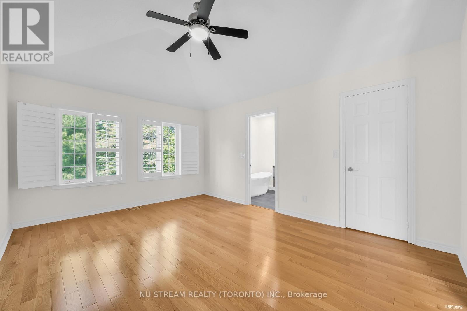 36 CRISPIN COURT - 19