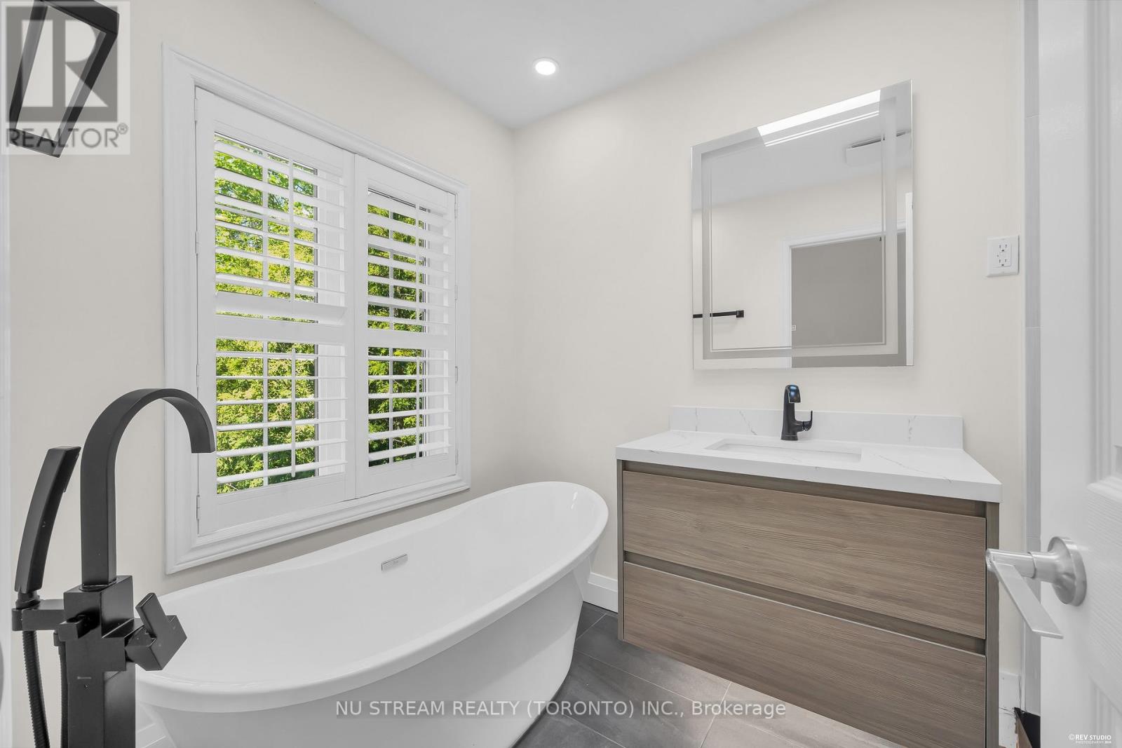 36 CRISPIN COURT - 22