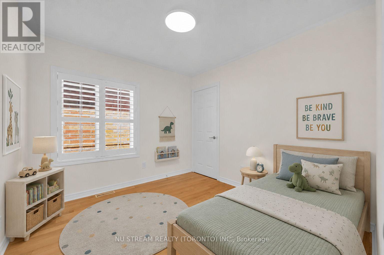 36 CRISPIN COURT - 24