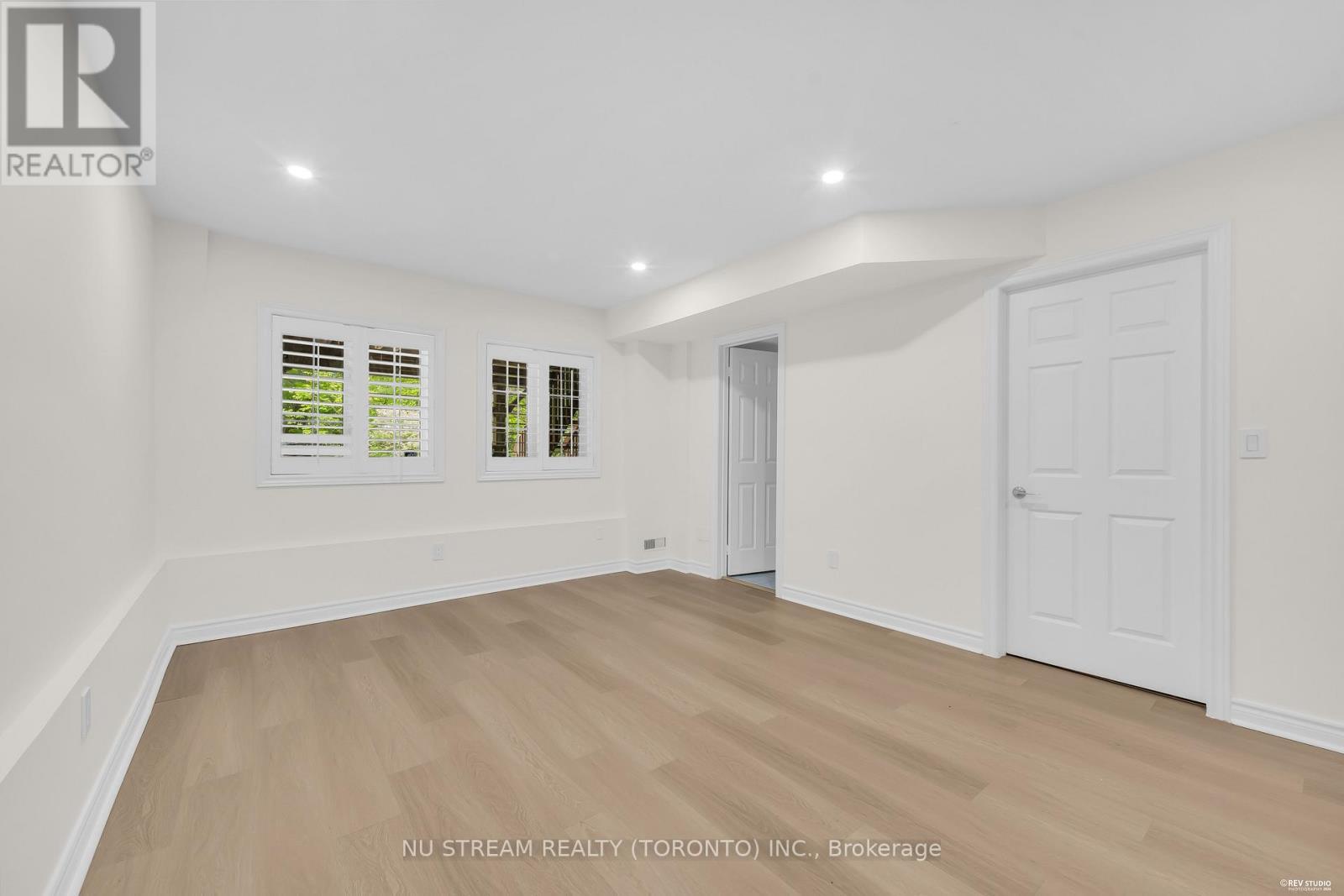 36 CRISPIN COURT - 35