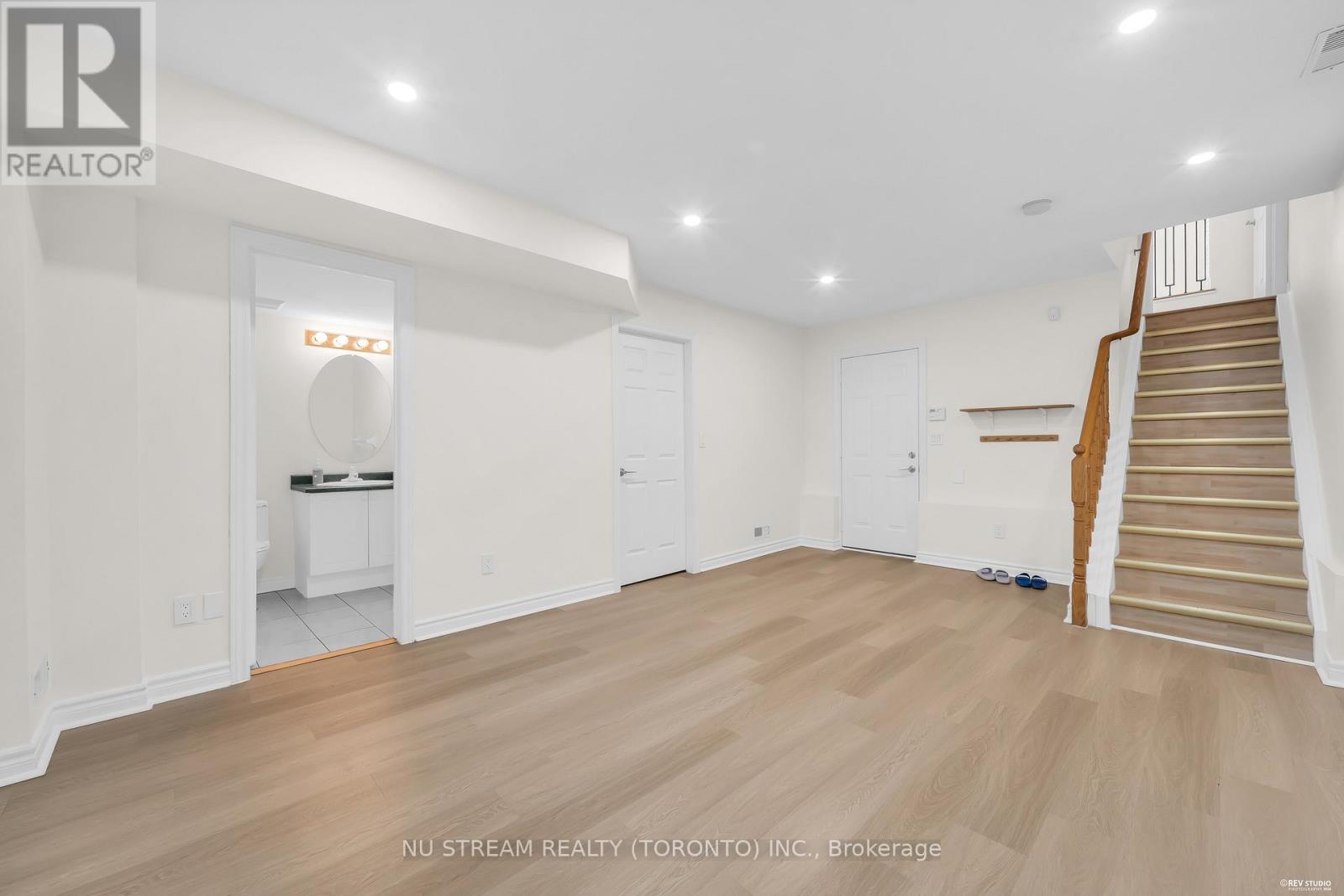 36 CRISPIN COURT - 36