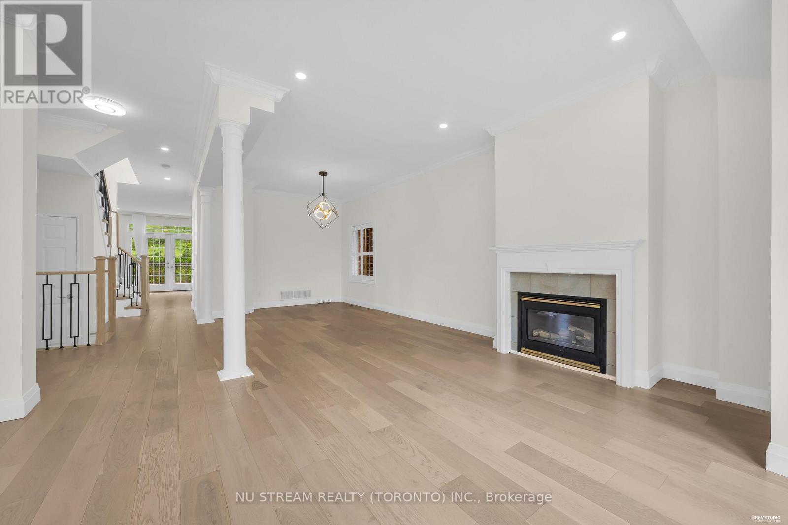 36 CRISPIN COURT - 7