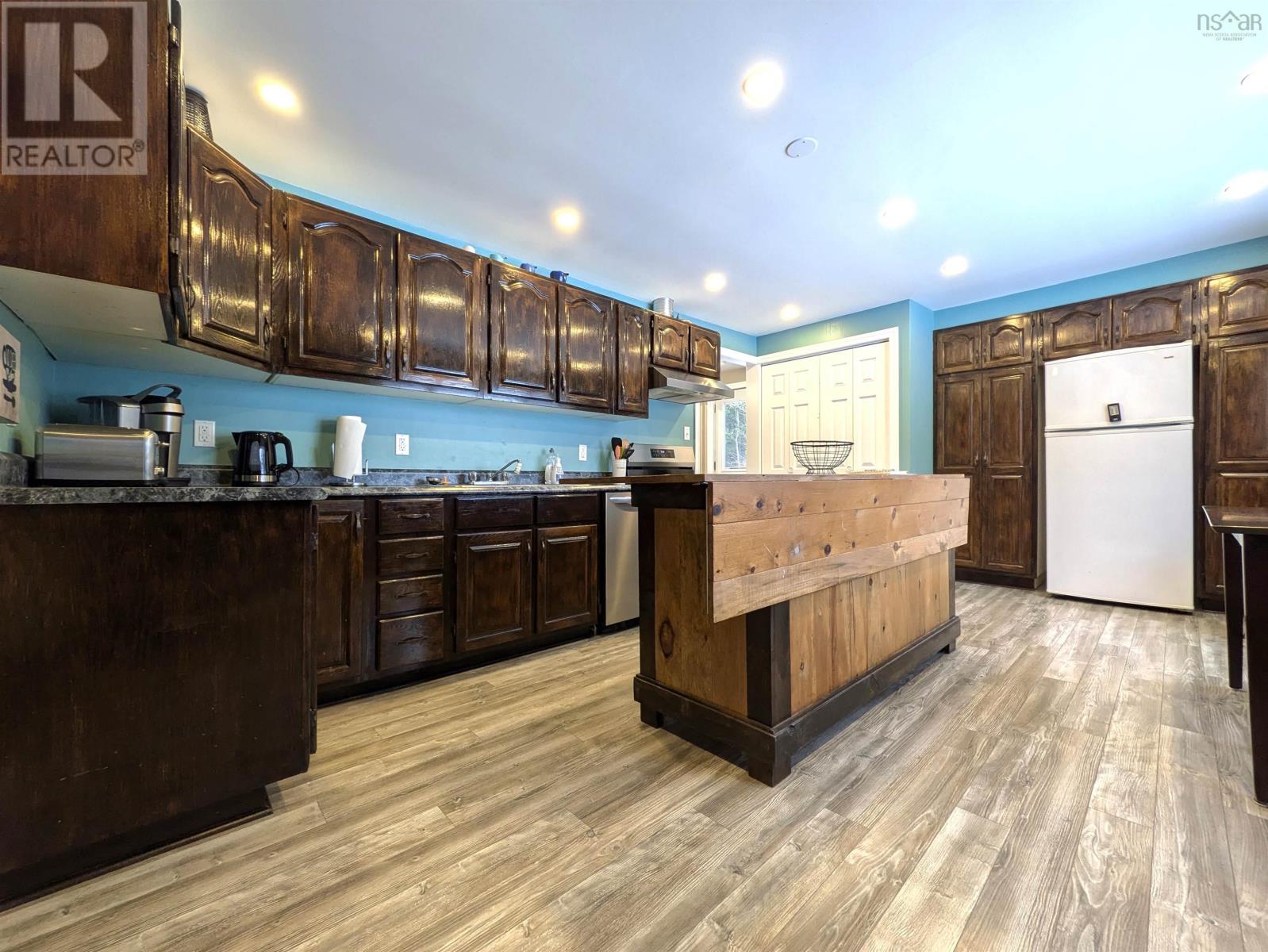 11813 Highway 217 - 16