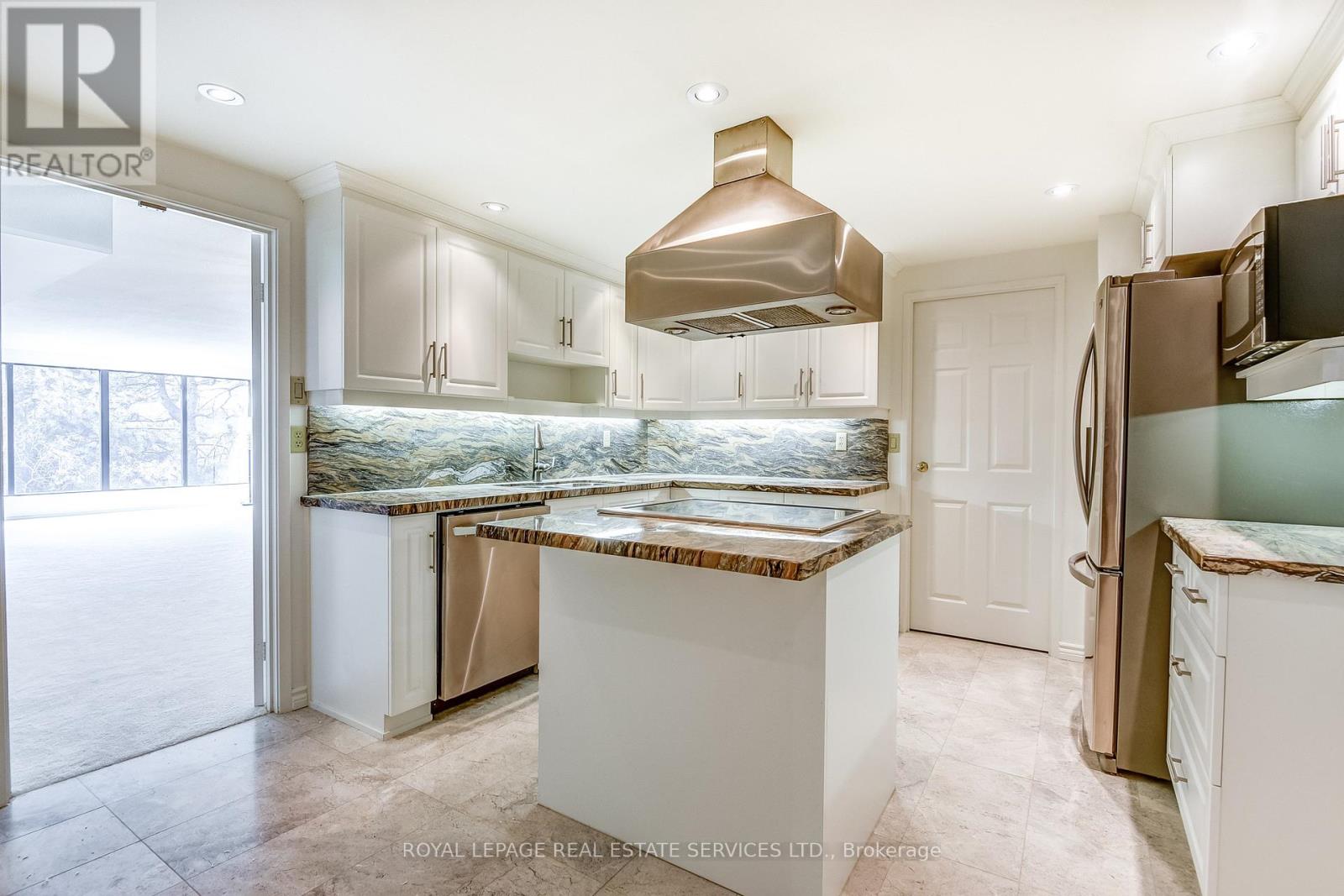 #303 2545 BLOOR STREET W - 8