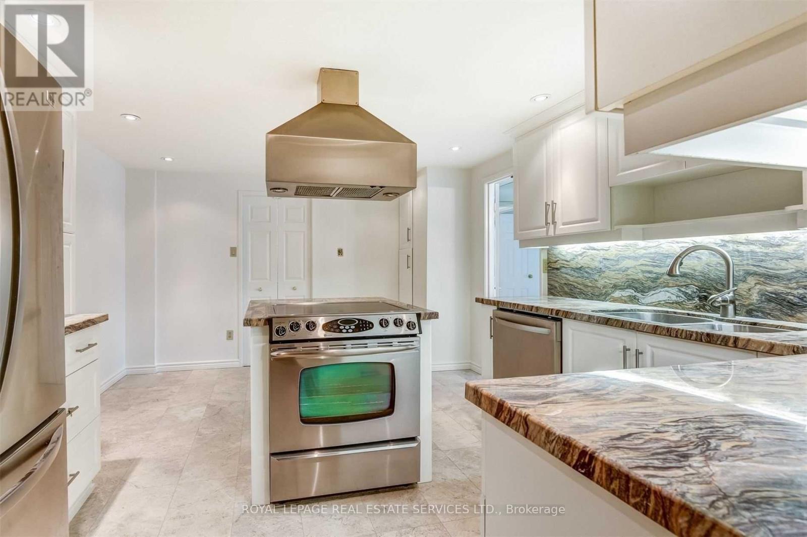 #303 2545 BLOOR STREET W - 9