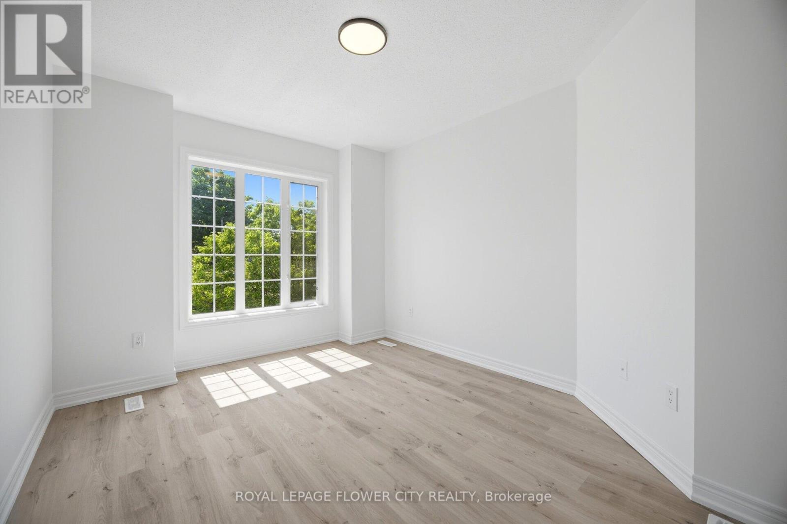 24 MARTREE CRESCENT - 31