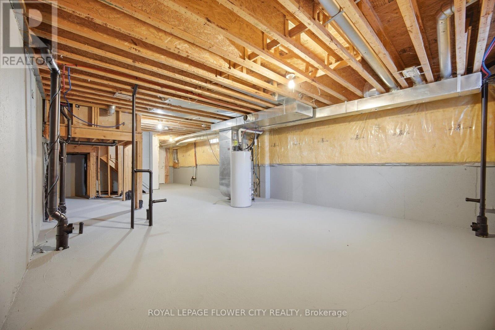 24 MARTREE CRESCENT - 38