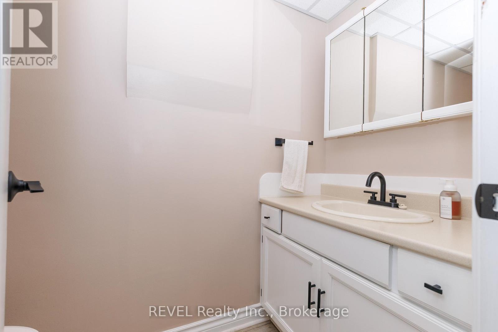 2675 WOODFIELD AVENUE - 27