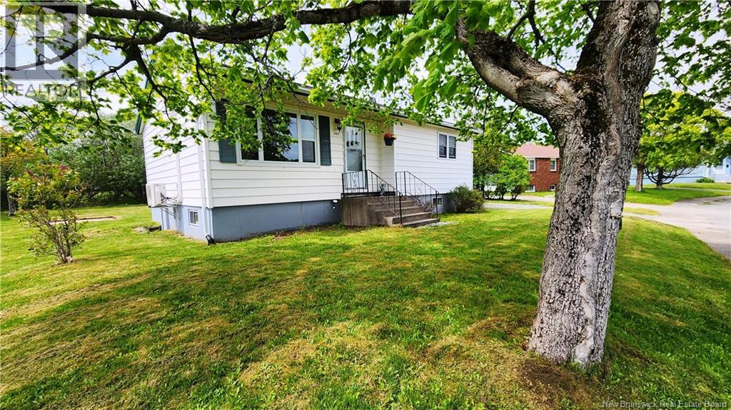 340 Beaconsfield Crescent - 1