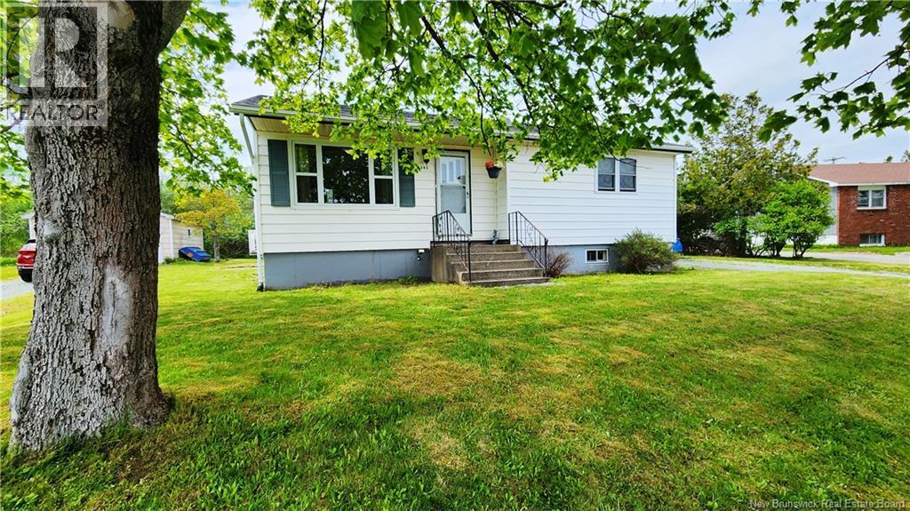 340 Beaconsfield Crescent - 2